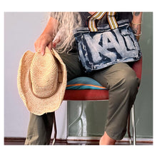 Load image into Gallery viewer, Tess.   The cute denim bag
